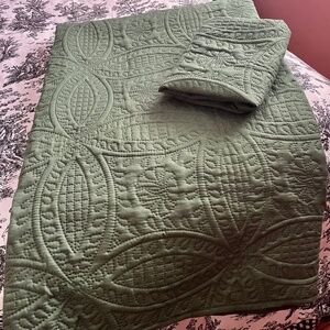 Twin Quilt & Sham Set